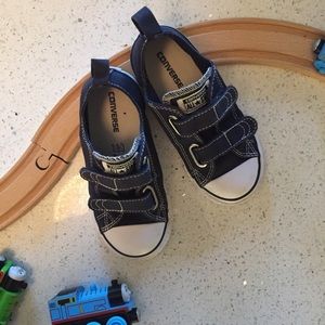 *Like New* Easy-on, Converse Chuck Taylor 2V